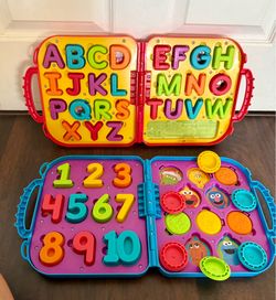 Toys-Sesame Street Elmos On The Go Letters/Sesame Street Cookie Monster On The Go Numbers Take Along Case Complete