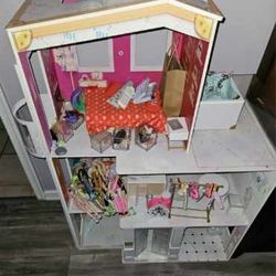 Doll House With Dolls 