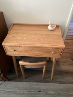 Vanity table