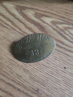 Zig zag man button vintage