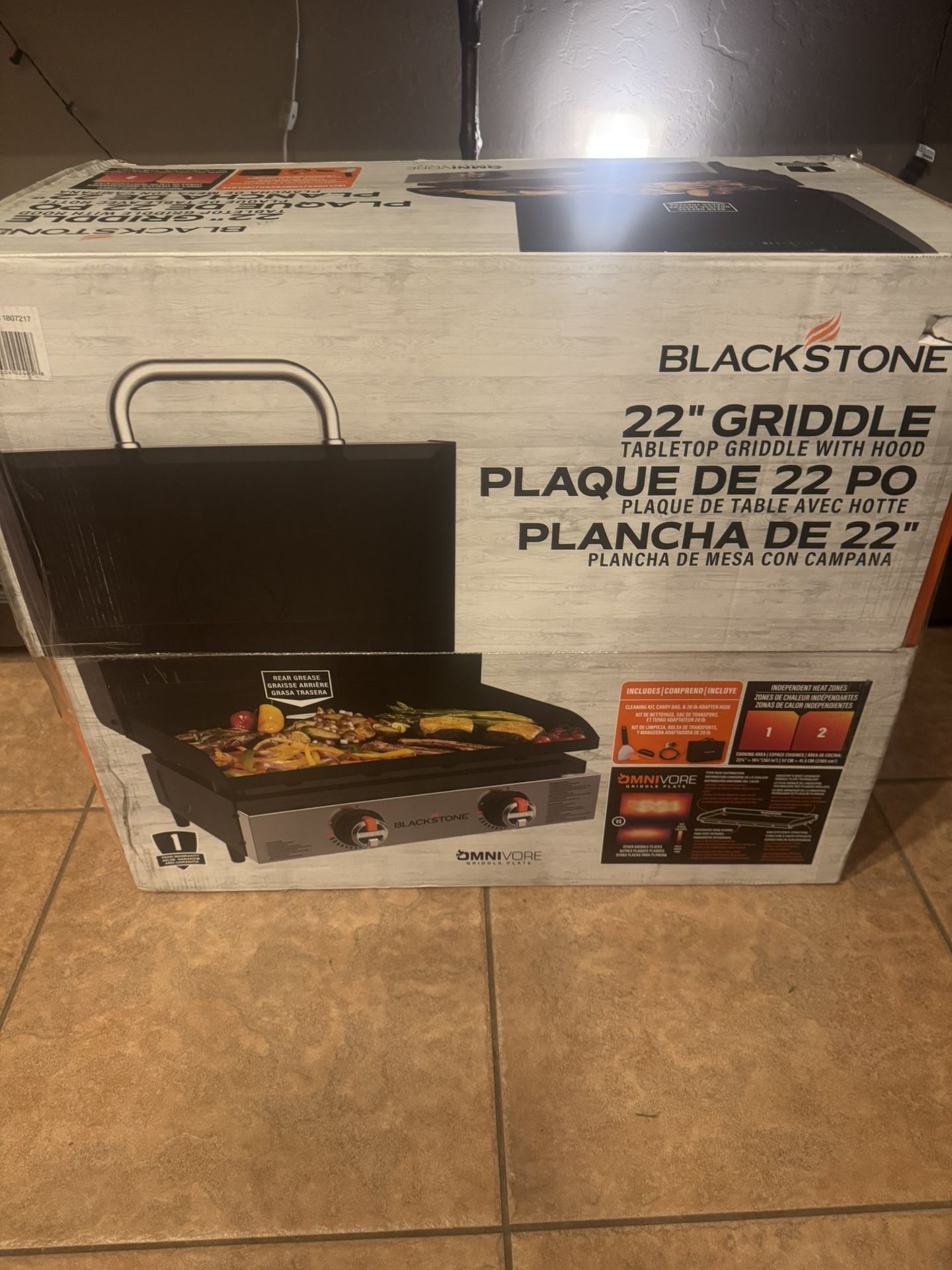 New Blackstone 22in Table Top Griddle With Hood and Cleaning Kit