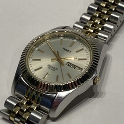 2007 Timex indiglo Day date quartz luxury watch 