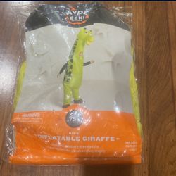 Inflatable Giraffe Ages 3+