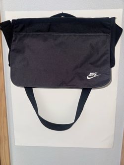 Laptop bag with pockets