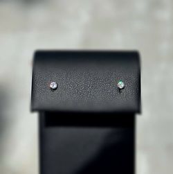 14k yellow gold stud white cz stone 0.22CTW earrings 0.3g