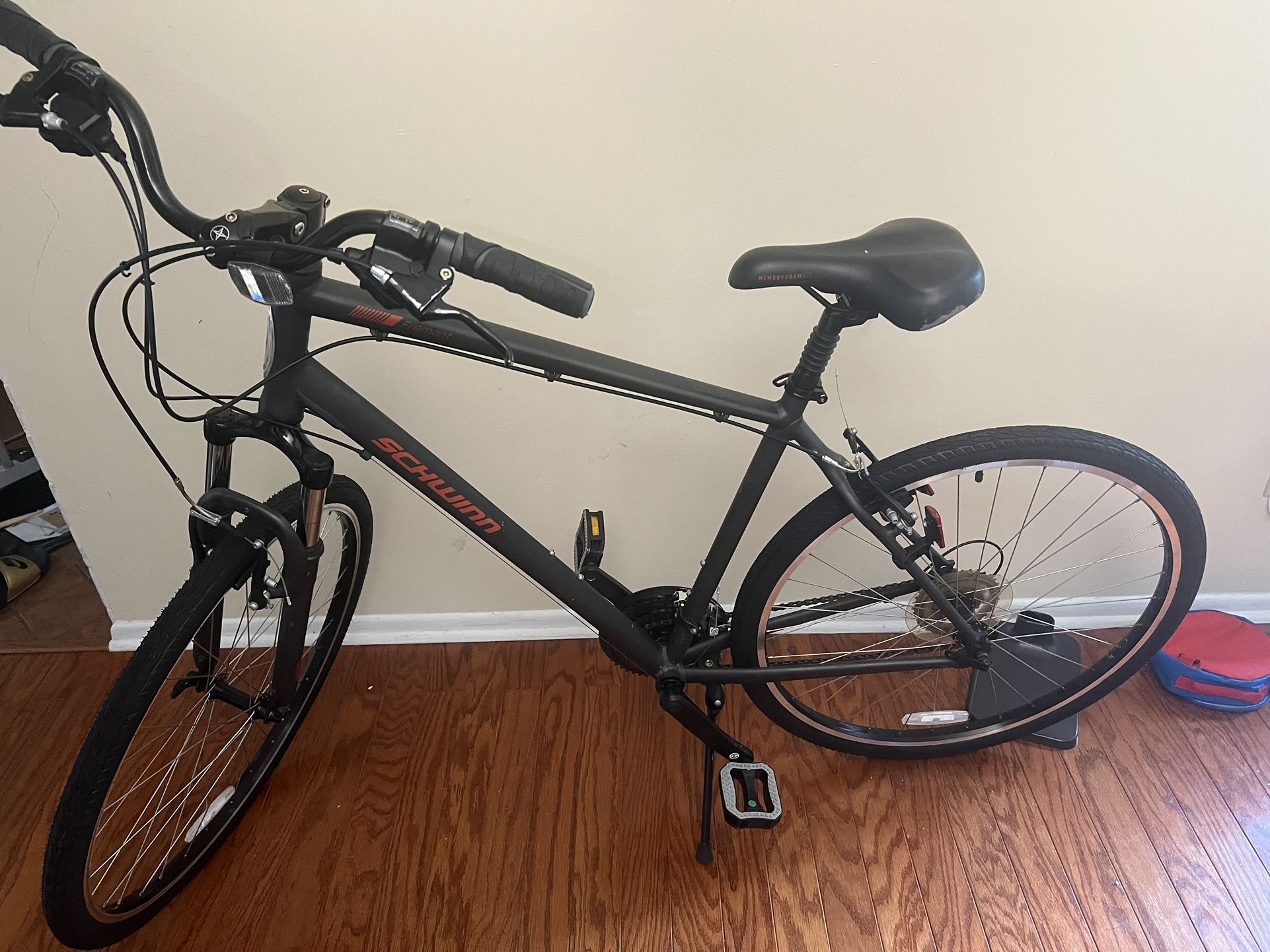 Schwinn Signature Men's Fremont Hybrid Bike