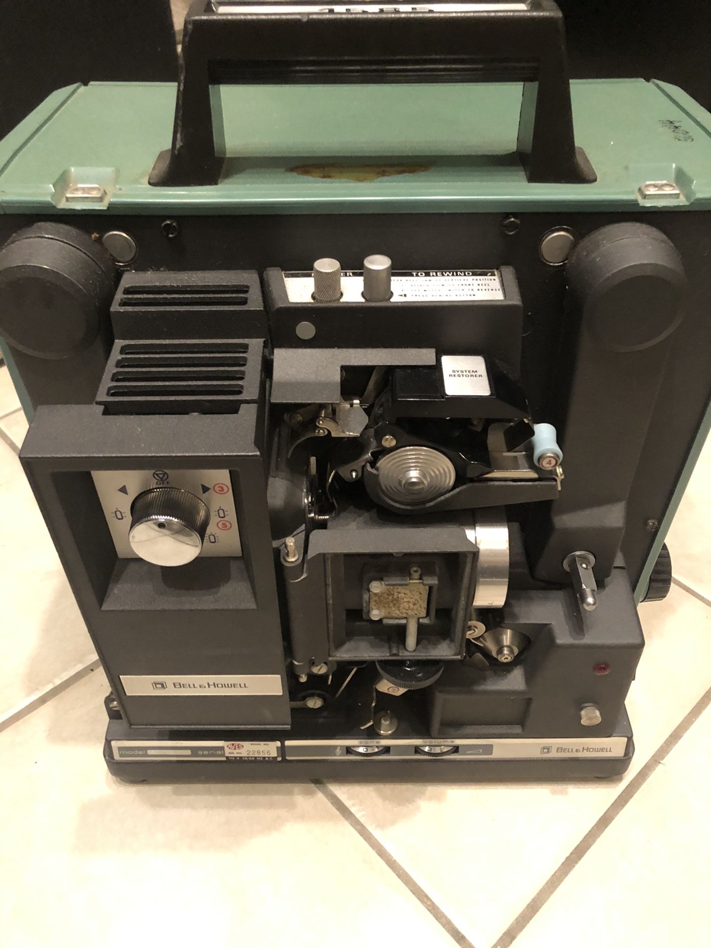 Vintage BELL & HOWELL 16mm Movie PROJECTOR FILMOSOUND Model 1585 for ...