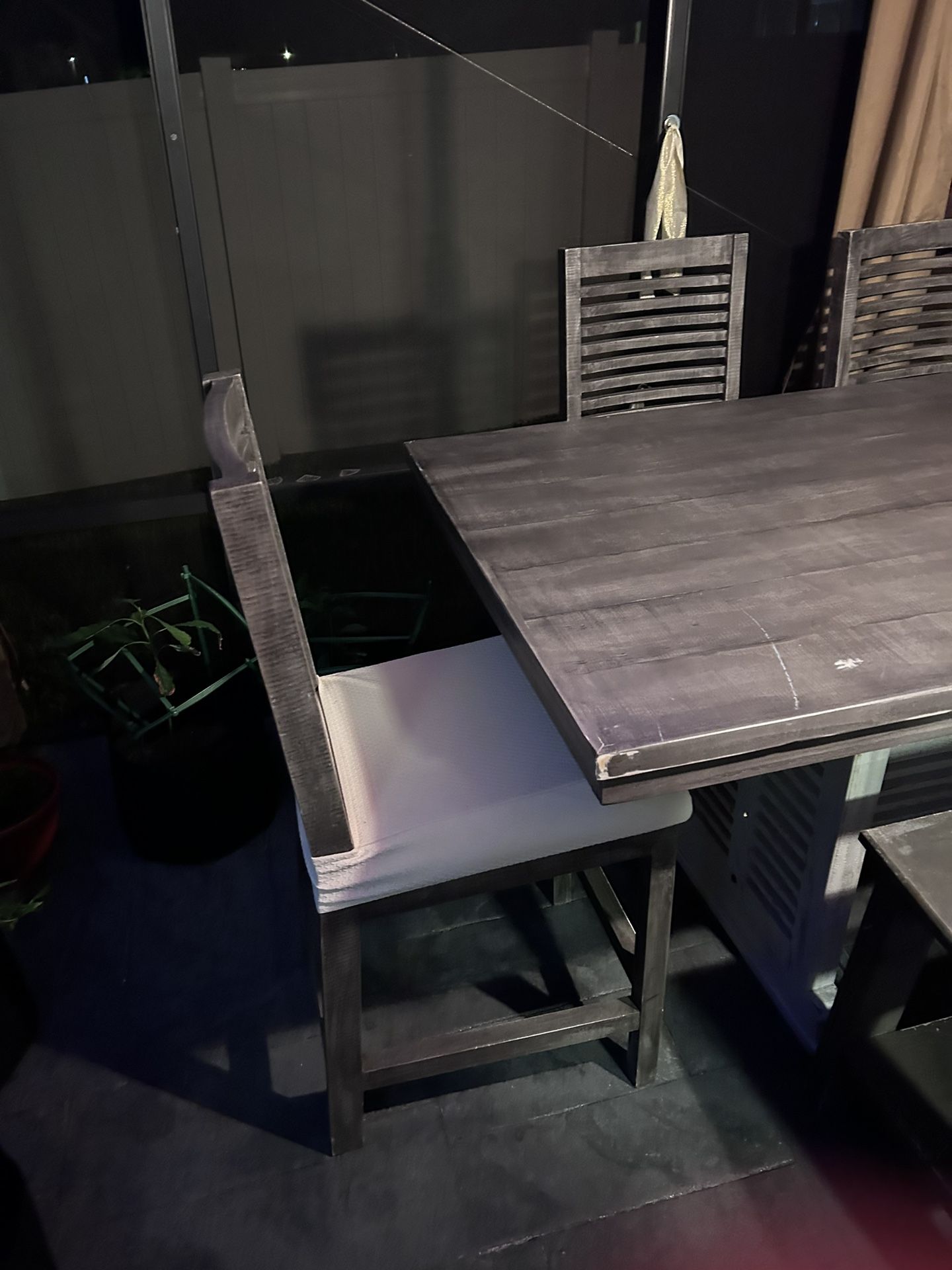 Westen Style Dinnig Wooden Table & Chairs Hight Style.
