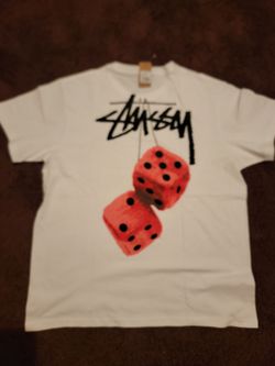 STUSSY T SHIRT 👕 🔥🔥🎱