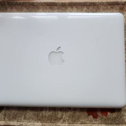 Apple MacBook Core 2 Duo 2.4GHz 13" (Mid-2010)

