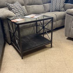 Brand new end table $150
