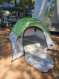 3 person dome tent. Easy to put together. Make offer