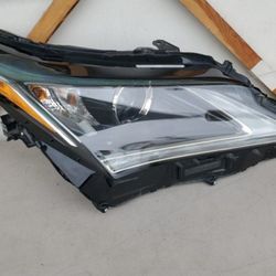 2017 -2019 LEXUS RX RX350 RX450 RIGHT
HEADLIGHT PASSENGER SIDE LED / NON
AFS GENUINE USED OEM. D5 Alm