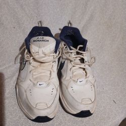 Nike Air Monarch 
