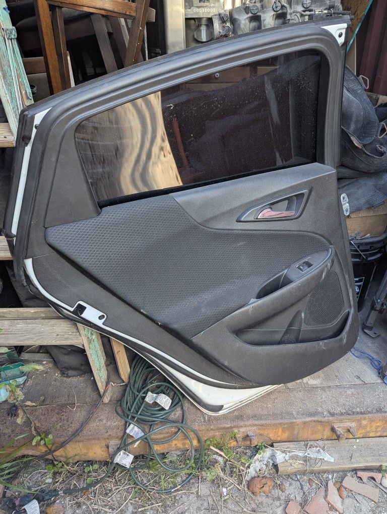 2018 Chevy Malibu Door