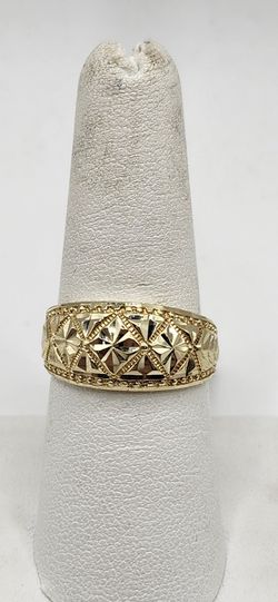 10kt Gold Diamond Cut Ring 3.2G