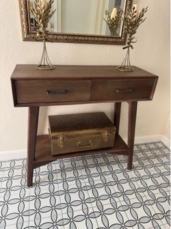 Entry way table