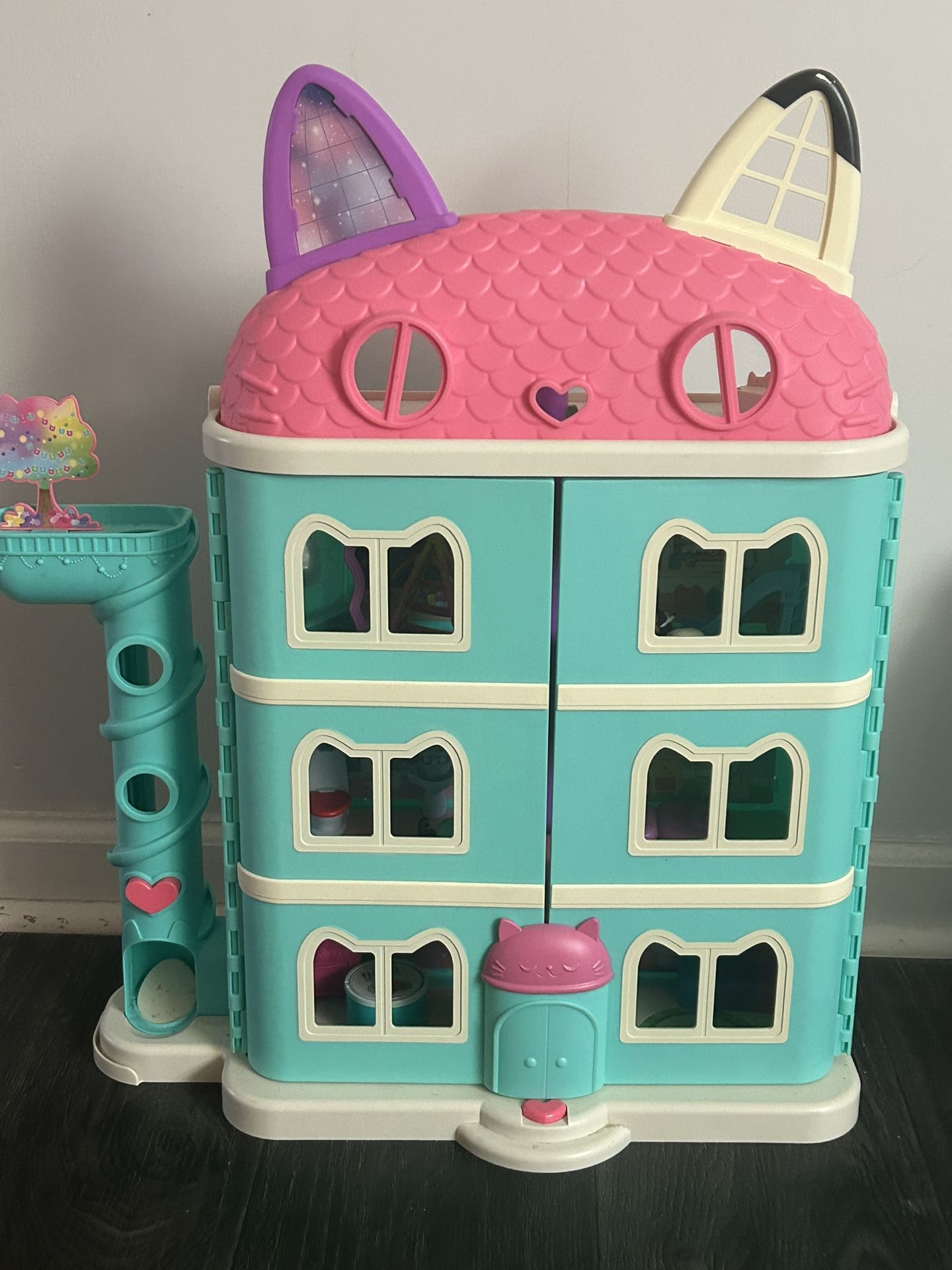 FREE Gabby's Purrfect Dollhouse,