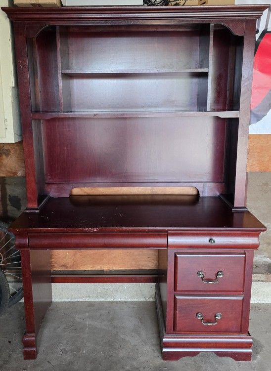 Desk w/hutch For Sale. Must Pick Up