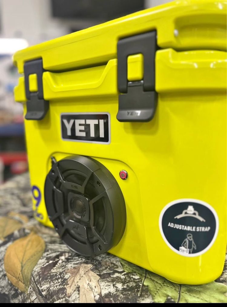 Yeti Cooler Roadie 15 with built in speaker