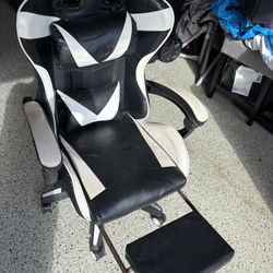 Used Gaming Chair for Sale – Hydraulic Lift & Leg Rest