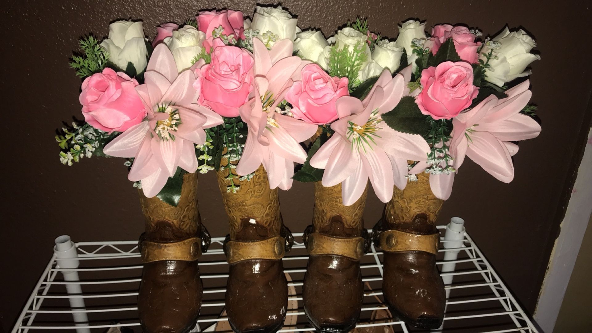 5 Party decorations cowboy boots