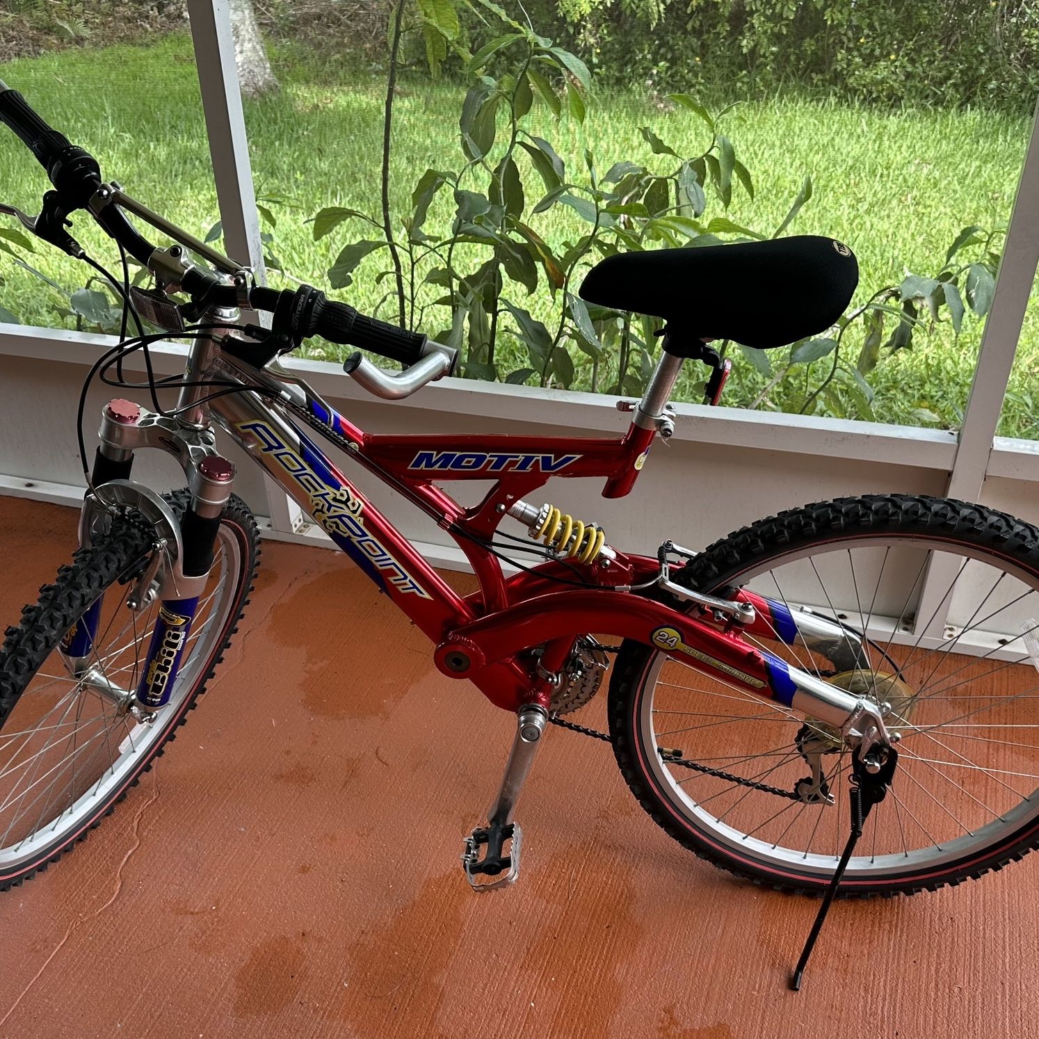 RockPoint Motiv Shimano 24 Speed Mountain Bicycle Lightly Used for Sale in Land O Lakes FL OfferUp