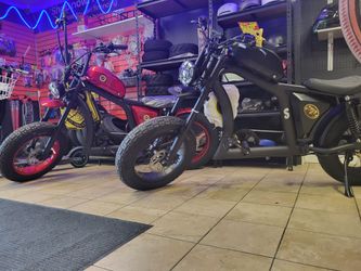 E-bike chopper style 40+mph 70 mile range
