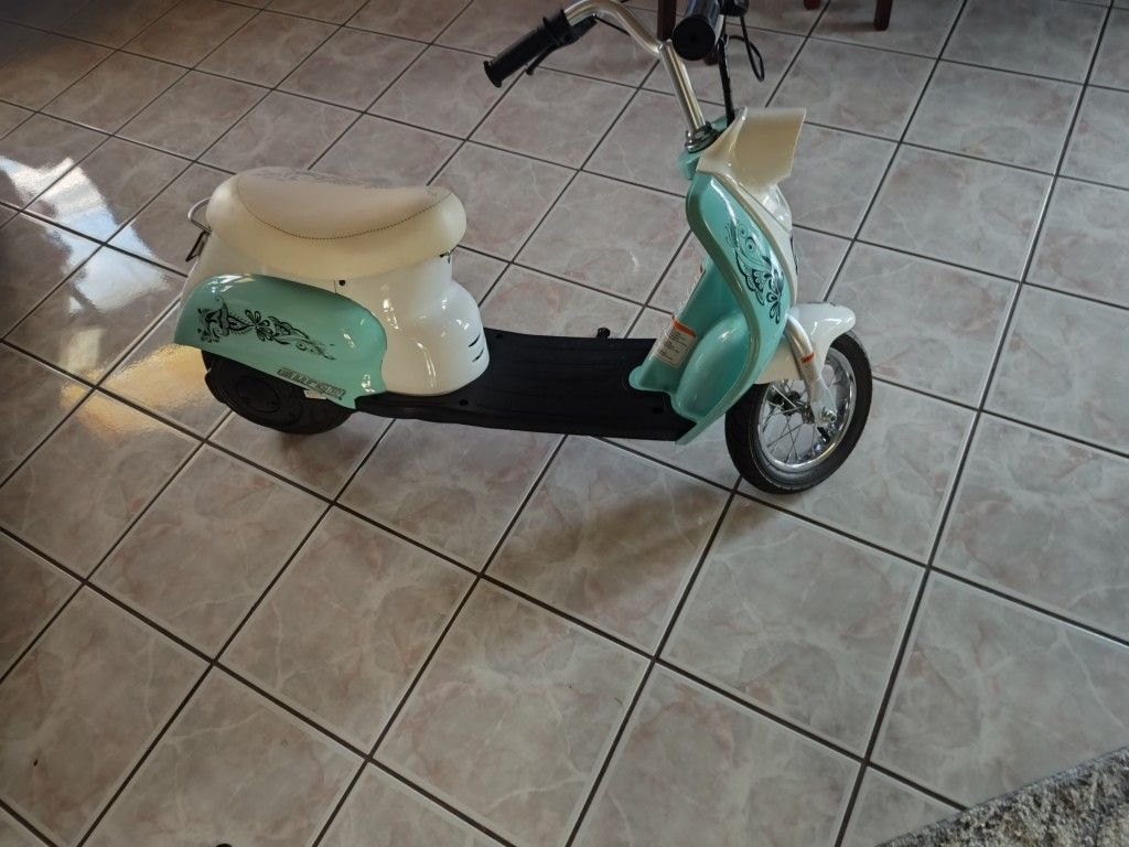 Scooter Electric In Buenas Conditioners Esta Nueva