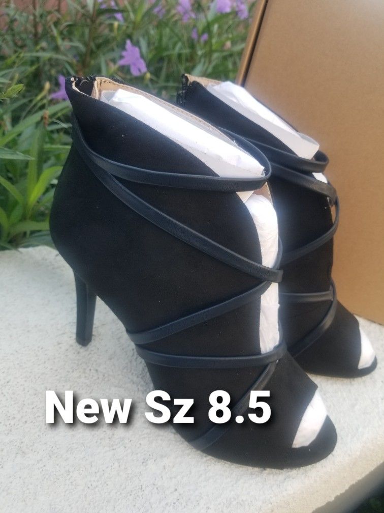 New Size 8.5 Women's Journey Collection Samara Black Stiletto Booties Cutout Nib
