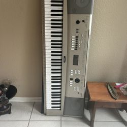 Used Yamaha 76 Key Digital Piano 