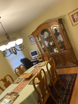 Oak Finish Dinning Room Table With Hutch
