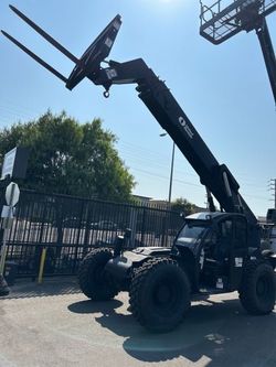 Xtreme Forklift Variable Reach 10,000lbs (Black)