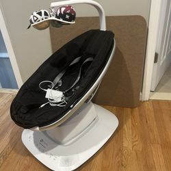4 Moms Swing 