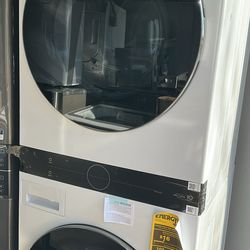 LG - 2.4 Cu. Ft. HE Smart Front Load Washer and 4.2 Cu. Ft. Electric Dryer WashTower wSteam and Ventless Heat Pump Technology - White