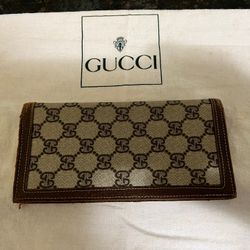 100% AUTHENTIC GUCCI CHECKBOOK WALLET 