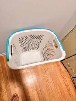 Laundry Hamper with Wheels and Pop-up Handle, White