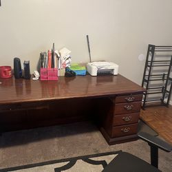 Office Desk With Wooden Finish 