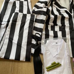 Size XL Adult Costumes for Men 5 Pcs Black and White Stripe Suit with Wig Movie Cosplay Outfits for Halloween Party SizeXL  Porch pick up NEAR 3450 Mo