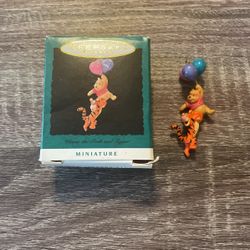 Hallmark Keepsake Ornament Winnie The Pooh And Tigger