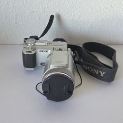 Sony Cyber-Shot DSC-F717 UNTESTED *READ THE DESCRIPTION*