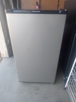 2 Mini Fridge W Freezer