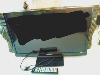24" Samsung LED Flatscreen TV w/ Remote
