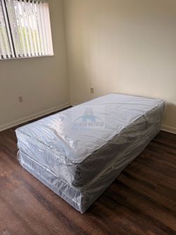 Twin mattress and box spring set (2pc - new)