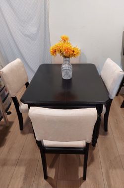 Nice dining table and chairs