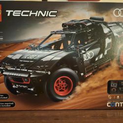 LEGO TECHNIC AUDI RS Q E-TRON #42160 NIB