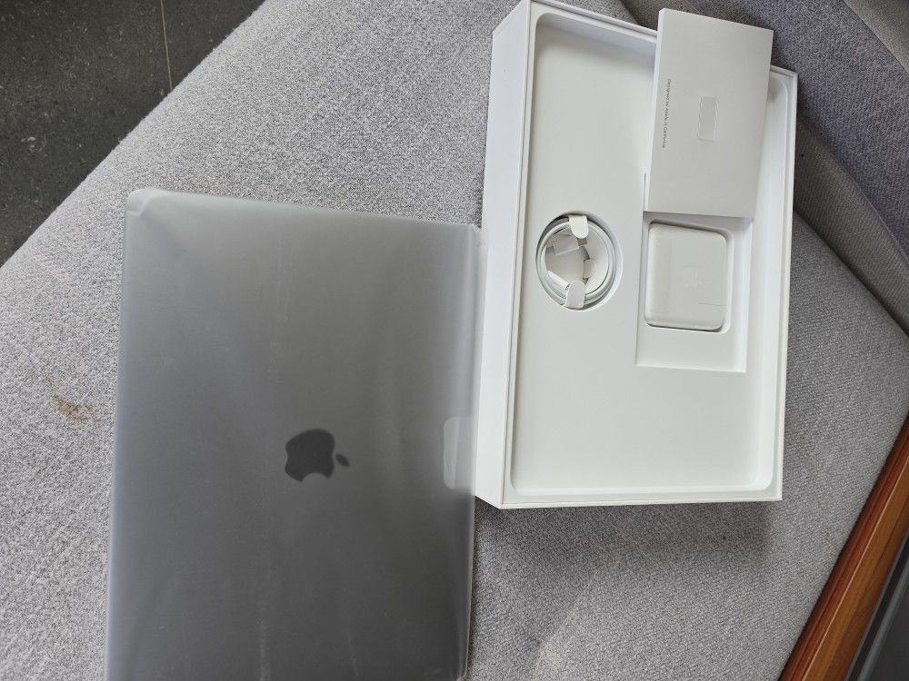 Excellent Brand NEW 2023 MacBook Pro M3, 1Tb for Good