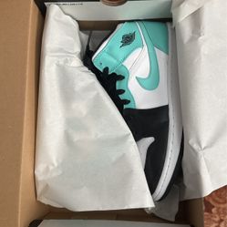 DS Jordan 1 Mid Tropical Twist GS 7Y