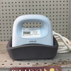 Cricut Hat Press W Accessories 