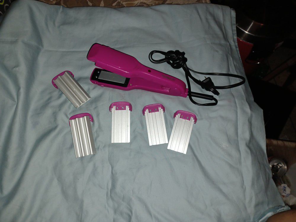 LIKE NEW!!  CONAIR!  PINK  3-in-1 STYLER!!